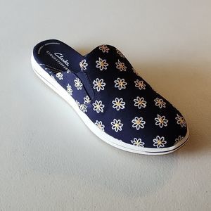 Navy Daisy Cloudsteppers by Clarks, Size 6.5, Lightly Used